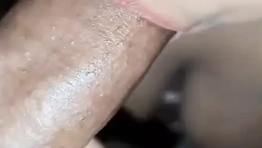 Hintli kadın sevgilisine ıslak sakso çekiyor amatör