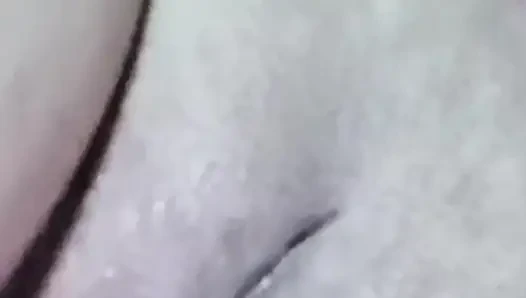 Oh, wie lecker, Papa. Wie lecker, ich habe meine großen Brüste berührt.