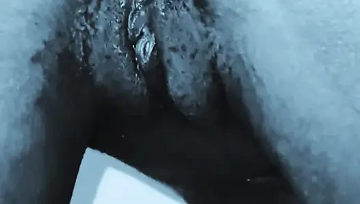 Nymphomanische fontäne masturbiert