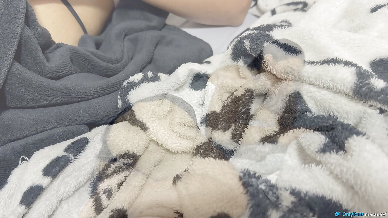 Something unexpected happened with my stepsister: my fat cock accidentally slipped inside her tight pussy
