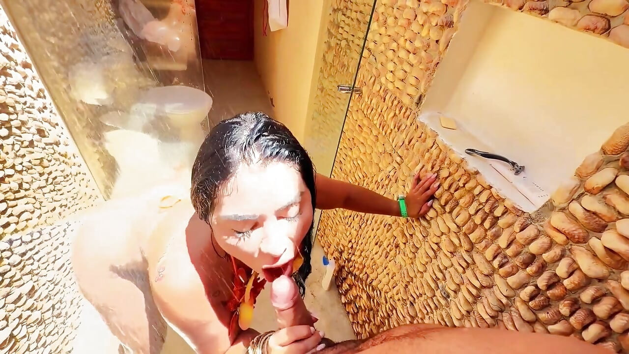 We delen een douche met een prachtige influencer op de stranden van San Andrés, Colombia, amateurporno zonder condoom