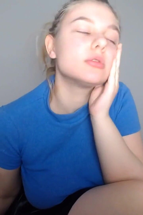 Teen Girls Slap Her Face and Big Tits
