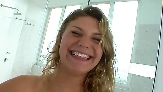 Heiße blondine mit riesigen titten hart gefickt, wildes hämmerfest