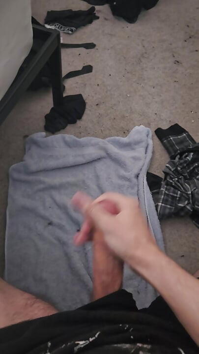 ソロ男性が混乱させて射精します