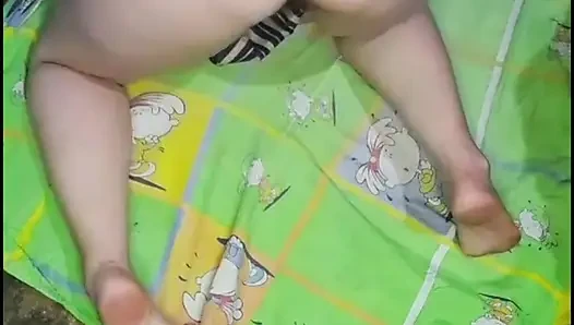 Hintli porno chindo kız erkek arkadaşına amcığını gönderiyor
