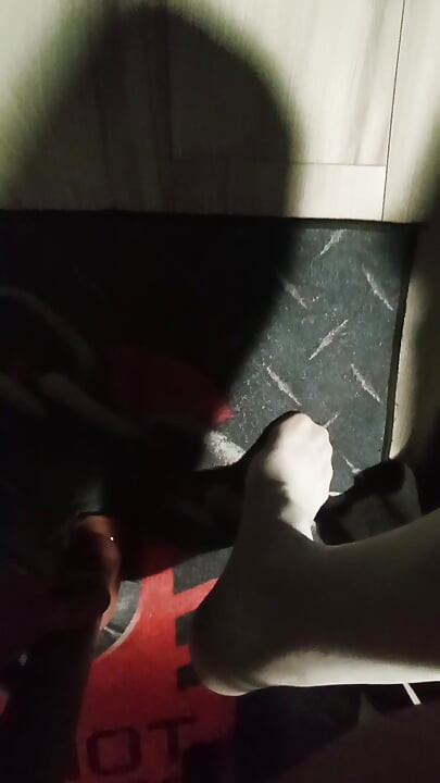 Masturbation avec une fausse bite dans le cul