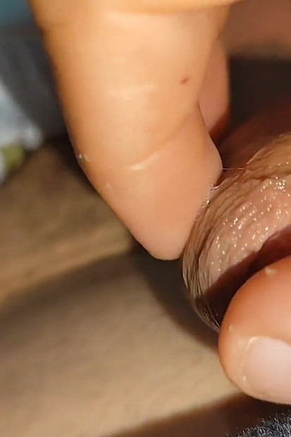 Грубий тато стимулює головки для камшоту