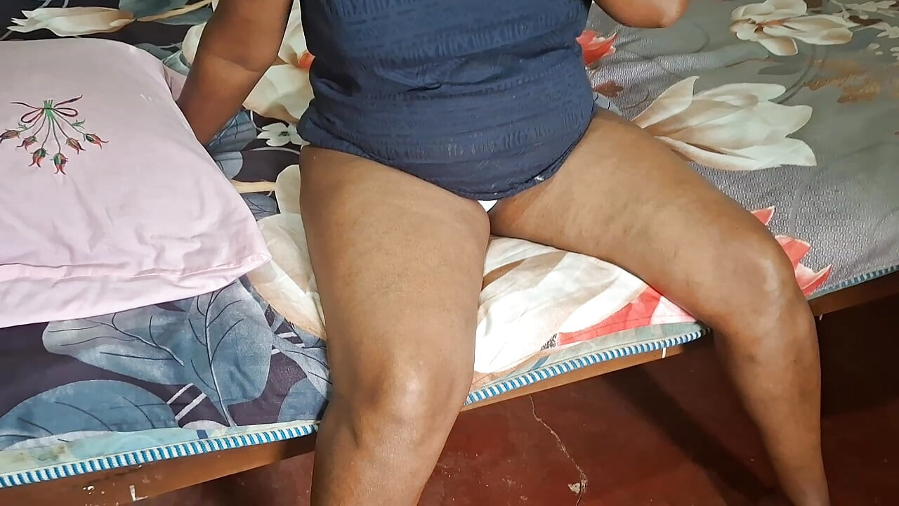 Mẹ kế hứng tình khoe bộ ngực ngon ngọt hoàn hảo