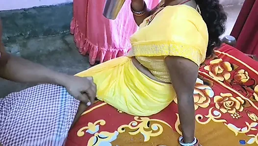 Heiße hausfrau genießt hardcore