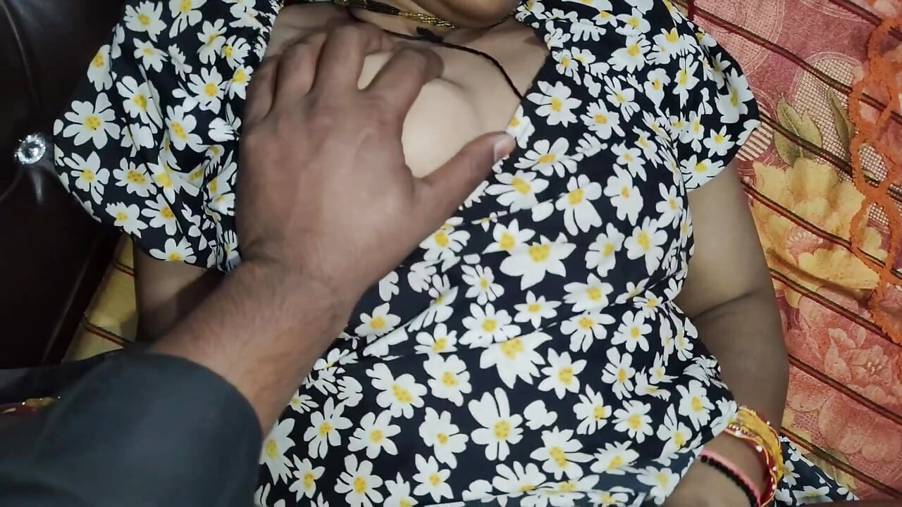 Hot desi indian bhabhi fucking hard and sucking big dick