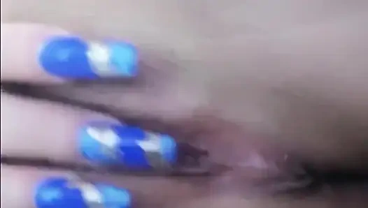 Güzel orgazm gibi tamamen ıslak bitirmek ve yorum!