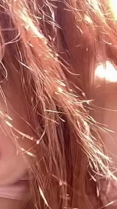 Bare stan vaali milf(chodne laayak mammi) artemisia ko ht ekal bare stanon se pyar hai jo lanbe baalon vaali kism ko uchhaalti hai | klip 1