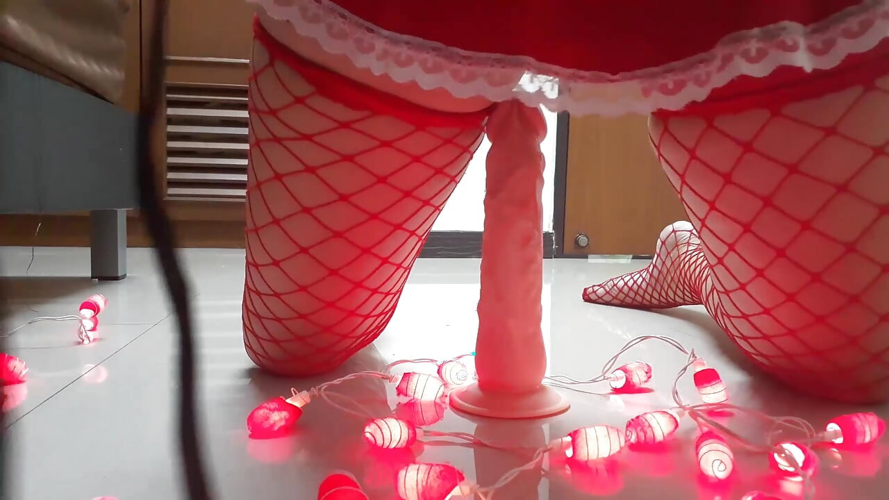 I love to play with my toy. I love to put dildo in to my pussy. 22