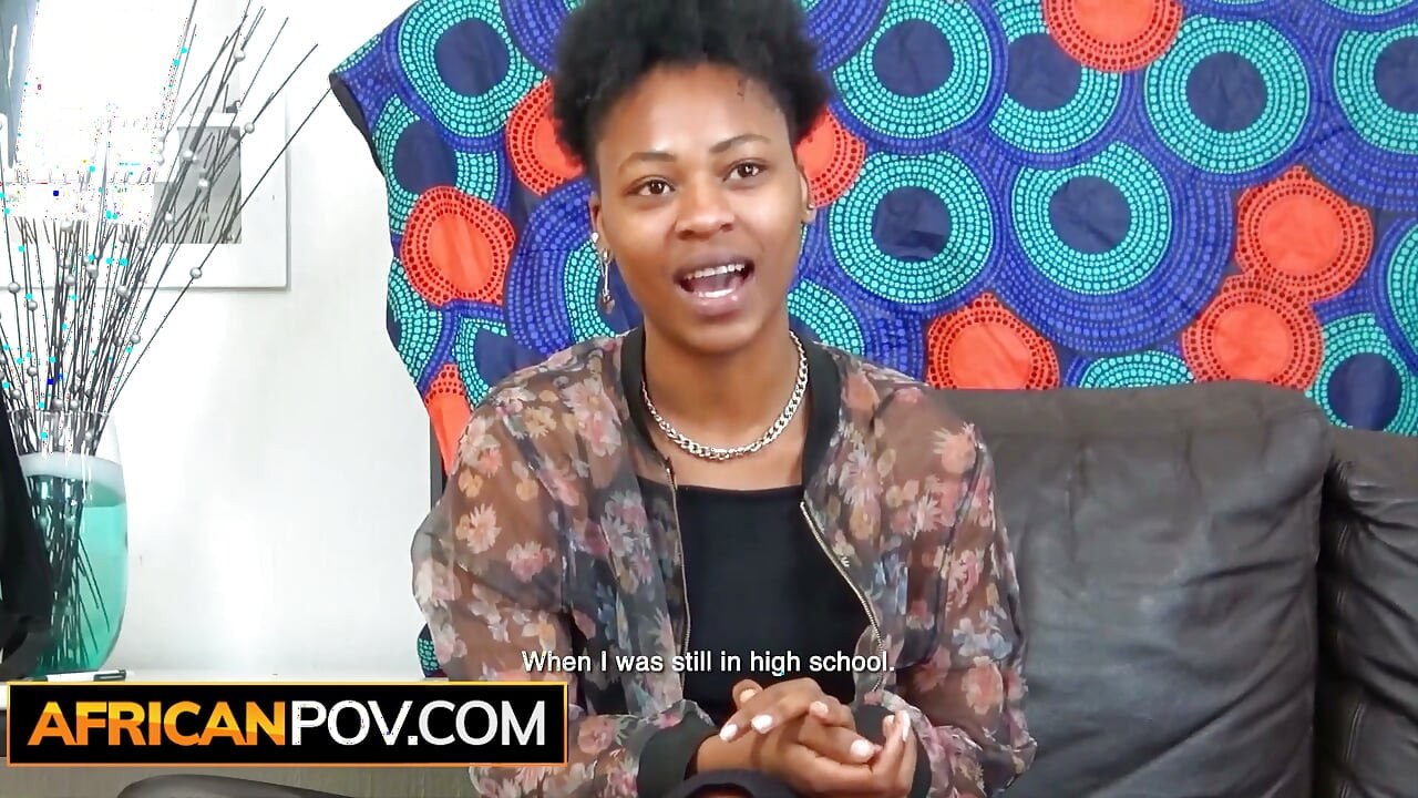 Tato ebenová amatérka proměnila svůj casting v venkovní tryskání kundičky