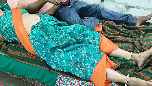 Сводная сестра и я расслаблялись на кровати, когда он был потрясен мыслью, что я вдруг захотела заняться сексом с ним.