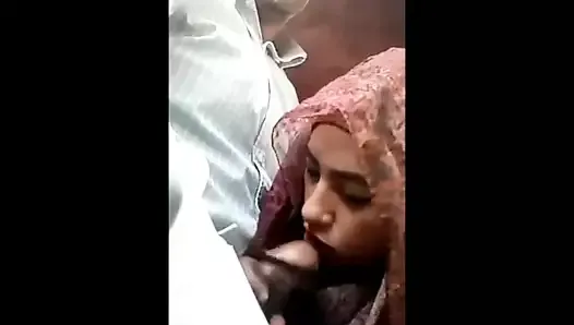 Muslim hijab girl sucking, bj