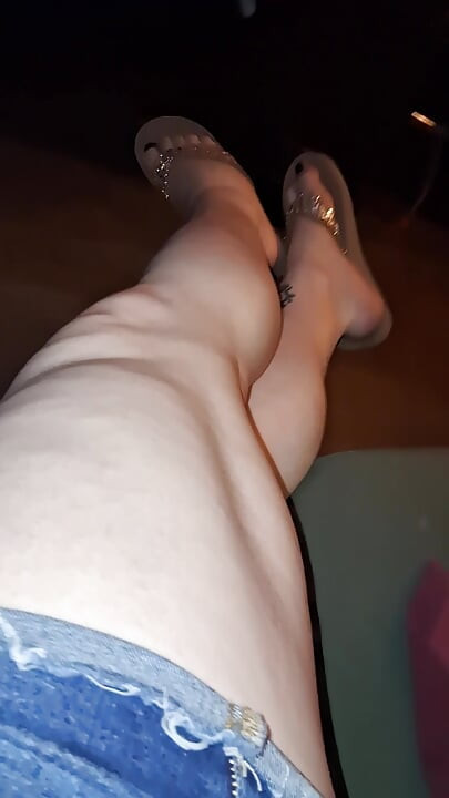 Sissy crossdresser foot feet