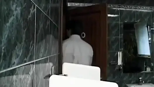 Sperma fressende französisches schätzchen, gangbang von strapon-typen