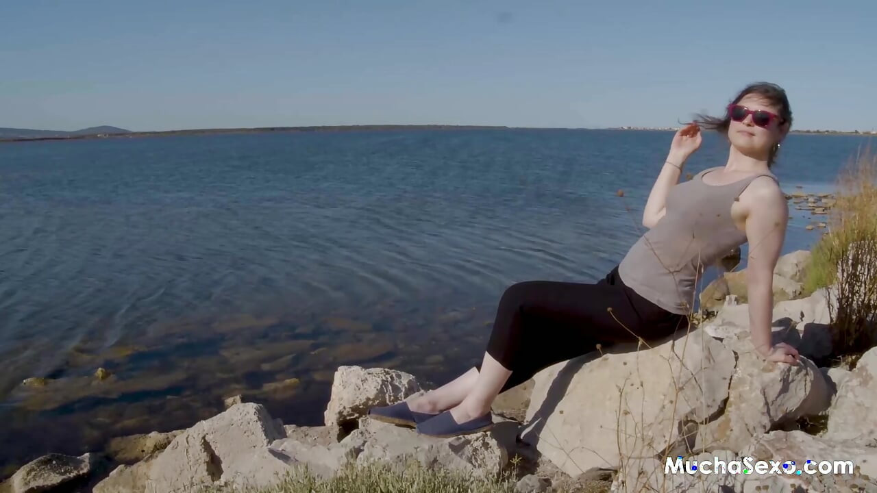 Aurora Frost a besoin d’une bite comme tout de suite ! à MuchaSexo