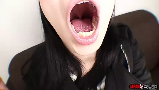 Amateur-mädchen-serie amateur yukaris selfie von ihrer zunge und in ihrem mund