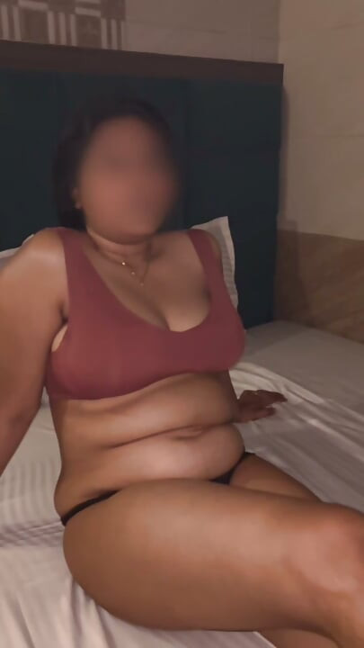 Bhabi ko usi ke ghar me choda raat bhar