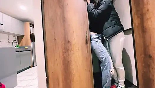 Мы потрогали в чулане до приезда ее мужа!!