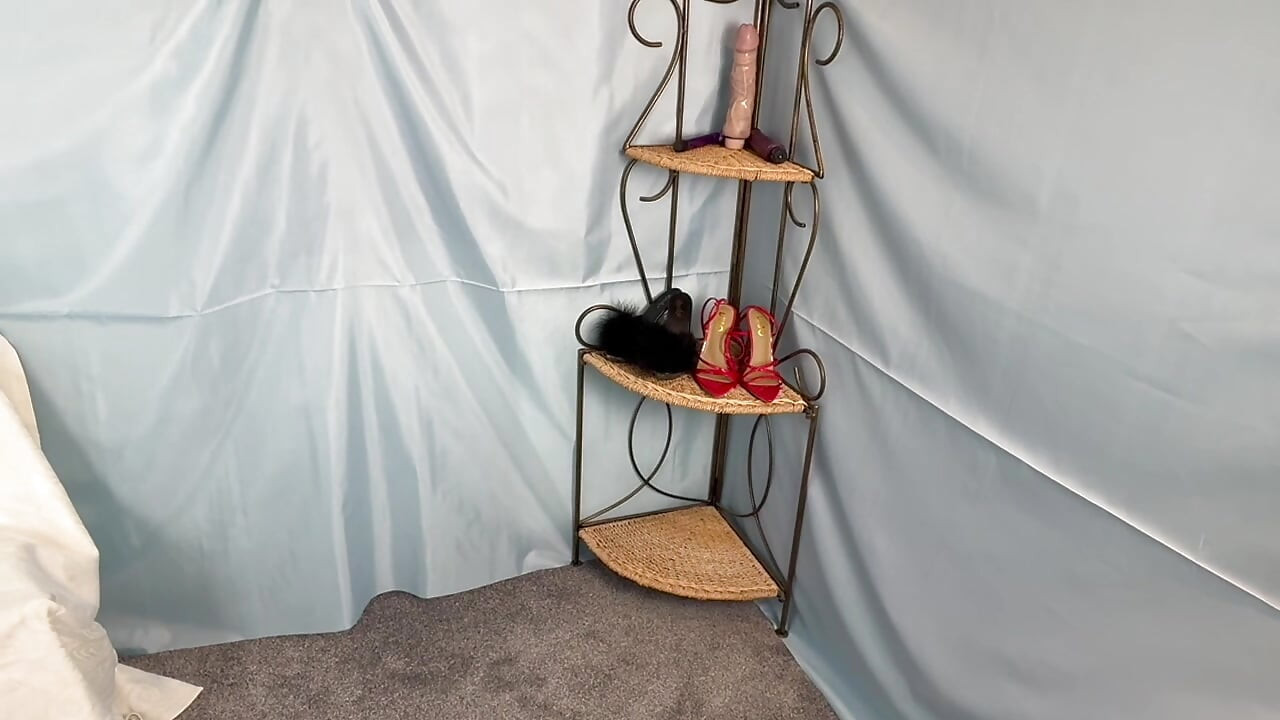 MRs Mature Feet wearing the sexiest tights and shoes ever