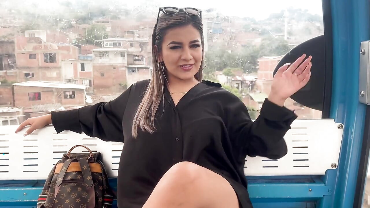 18-year-old Colombian Woman Is Seduced by a Stranger and Has Sex Outdoors at the Mio Cable in Cali Colombia