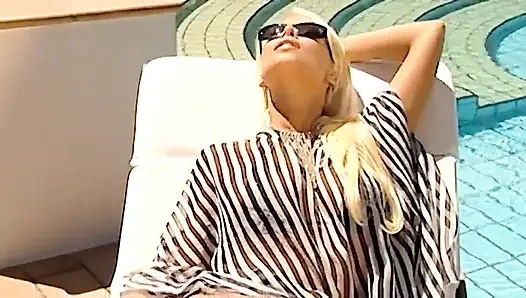 Meyve, Güneş Işiği Ve Gösterişin Mükemmel Bir Vücut