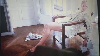Jennifer Lawrence, pieds, cum tribute