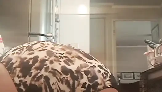 Stepmom in the Kitchen Wanting to Be Fucked