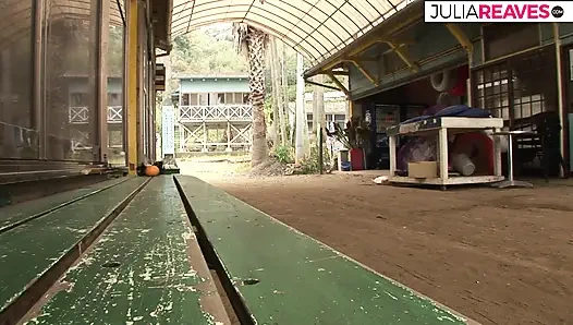 Крошка наклоняется для траха после длинного траха с дилдо