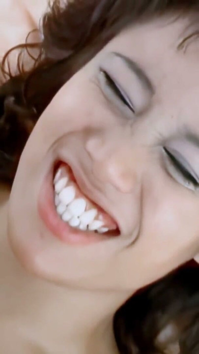 Beleza asiática Betty a gozar com o pau grande do Atila no ânus | Clip 3