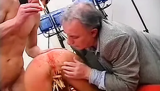 Russisch koppel en oudere man BDSM