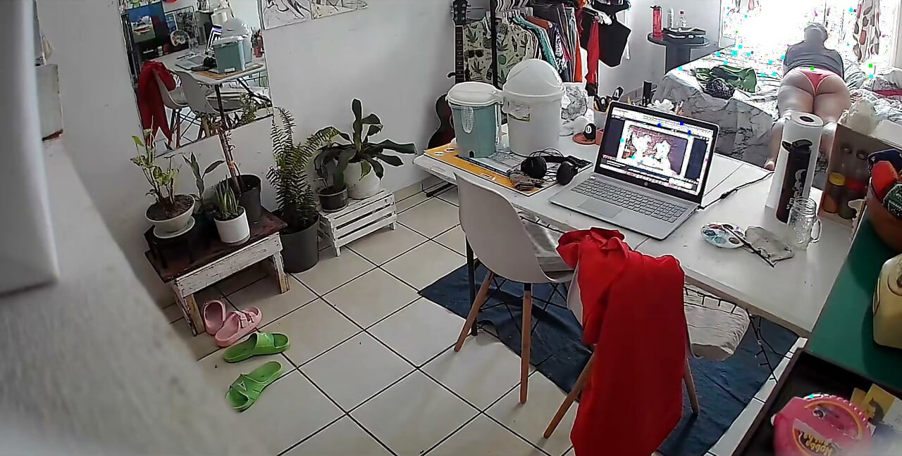 Trong phòng của vợ tôi trong khi tôi đi