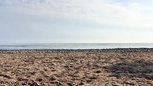 турист заметил, что я смотрю, и пригласил меня в свой Airbnb - сперма на одежде