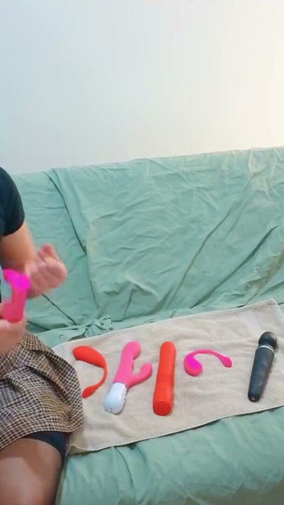 18not20's Diepe Duik in Lovense Toys - Aziatische Geiser Kegel Squirtexplosie | Clip 2