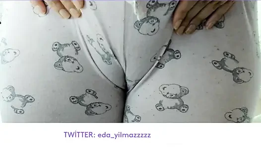 Deve toynağı- pijama- kabarık amcık- şişmiş amcık