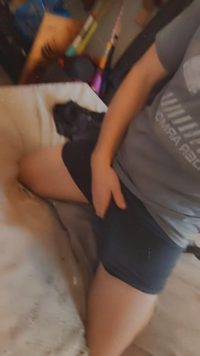 Yo solo en mi habitación y muestro mis grandes 10 pulgadas