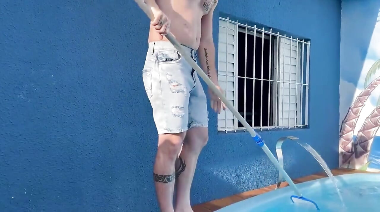 2 Straights Jerking off in the Pool