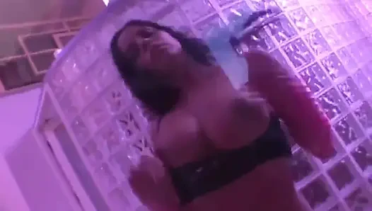 Seksi esmer büyük sert yarakla kocası tarafından sikiliyor ve biniyor