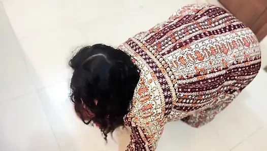 Pembantu mesir pantat bahenol ini terjebak di ranjang sambil bugil