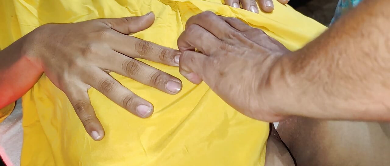 Seks lezat dengan vagina besar berakhir dengan air mani di dalam saudara tiri Tamil dari video x.