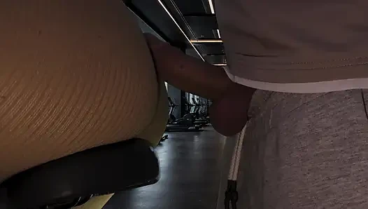 Rough sex with a stranger in the Gym and he came 2 Times.