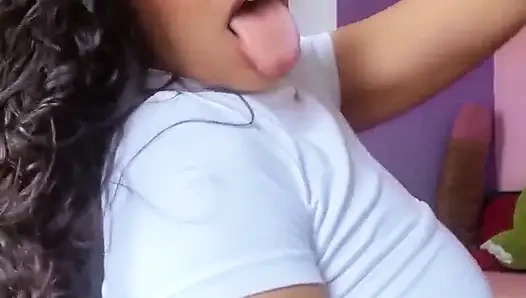 Cewek brasil rambut cokelat dengan toket besar alami minta kamu crot untuknya - espuletinha