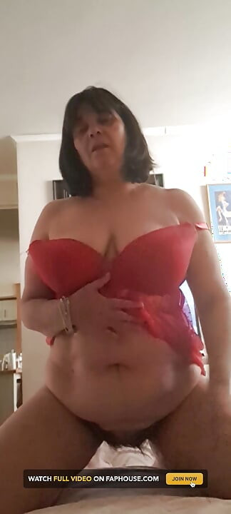 Showing off Hot MILF Tits