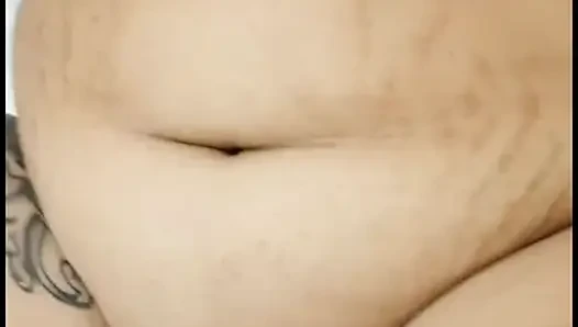 Betrügende Ehefrau!! Sie hat rauen Sex mit der Nachbarin, während ihr Mann im Supermarkt ist