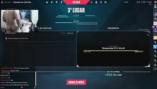 Он играет, я отдучиваю их