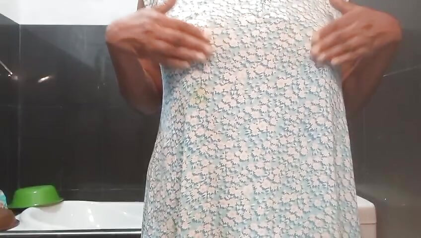 Anne White'ın banyoda orta yaşlı seksi kadından ilk seks dersi