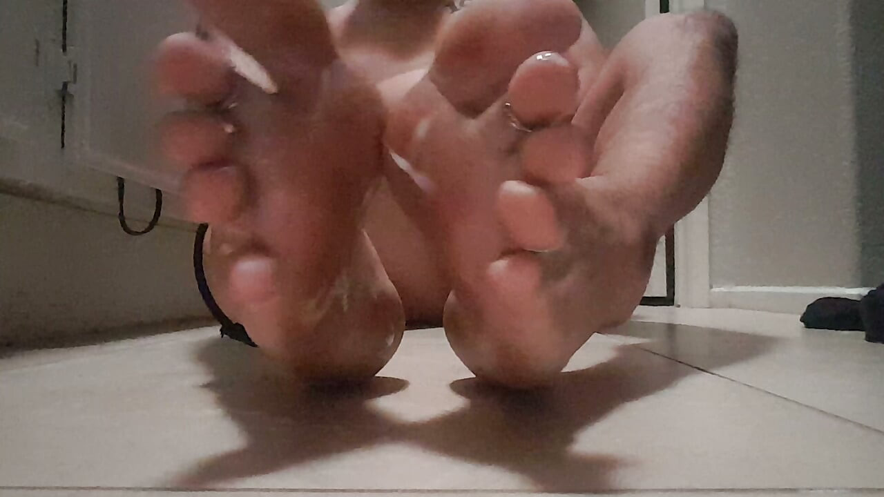 I LOVE CUM ON FEET